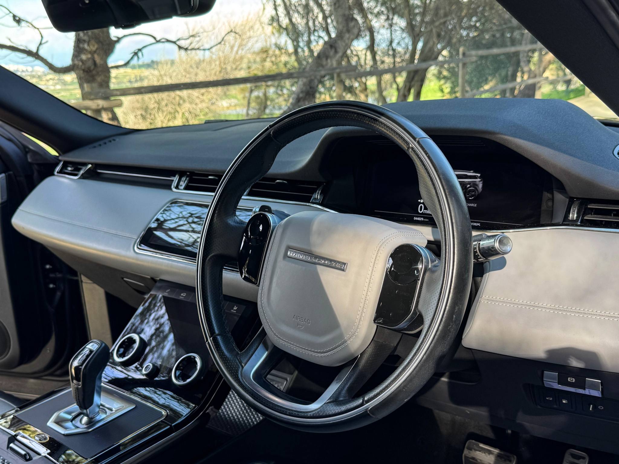 Land Rover Range Rover Evoque R Dynamic HSE P300e - Ventur Auto Import