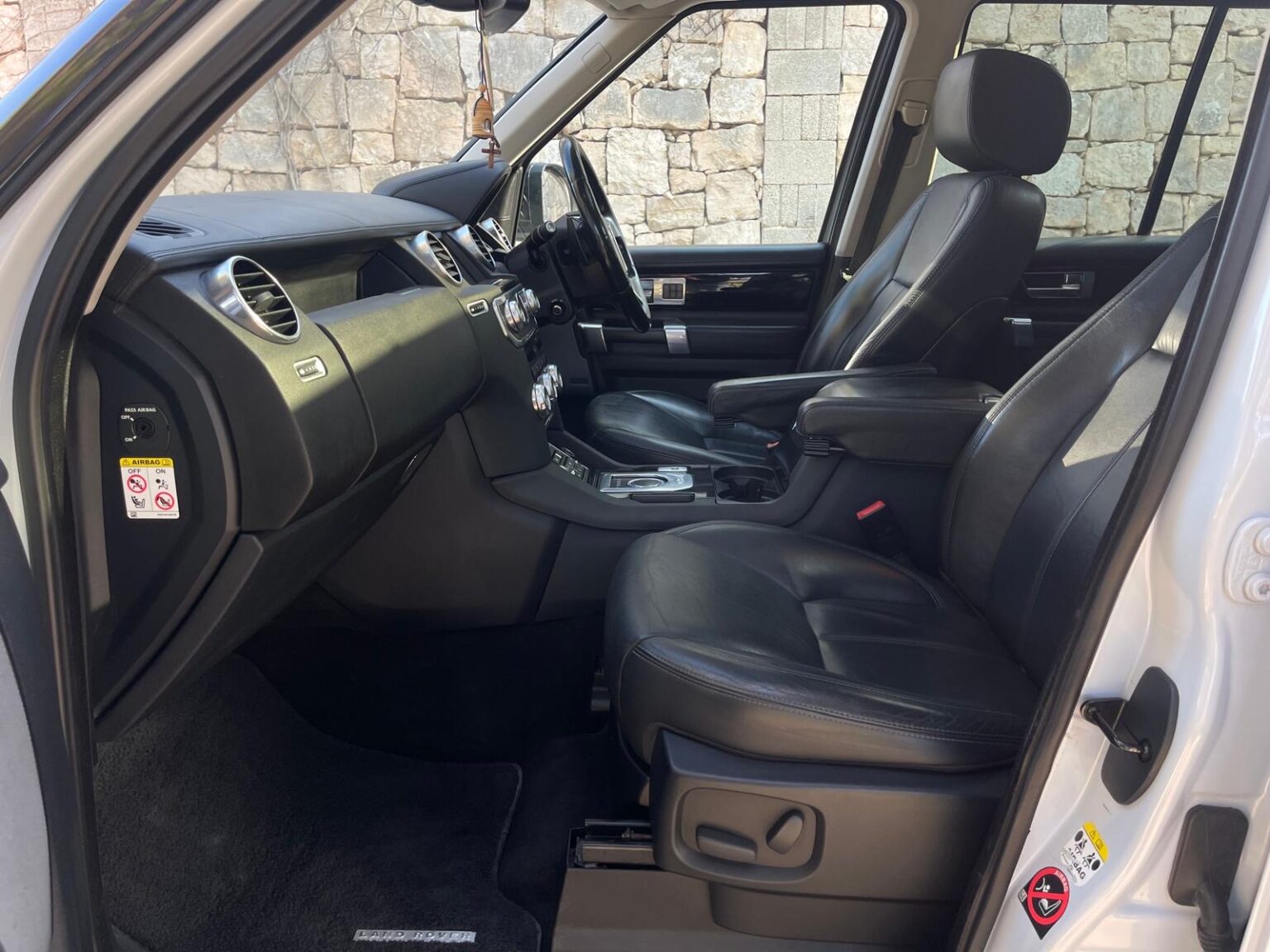 Land Rover Discovery Landmark Edition 3.0 SDV6 - Ventur Auto Import